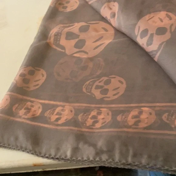 COPY - Alexander McQueen silk scarf - Picture 13 of 13